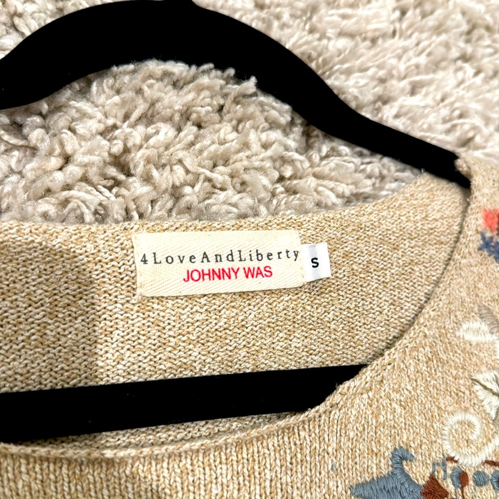 Johnny Was 4 Life and Liberty. Typically unique. Size S. Silk blend top. - Picture 4 of 10
